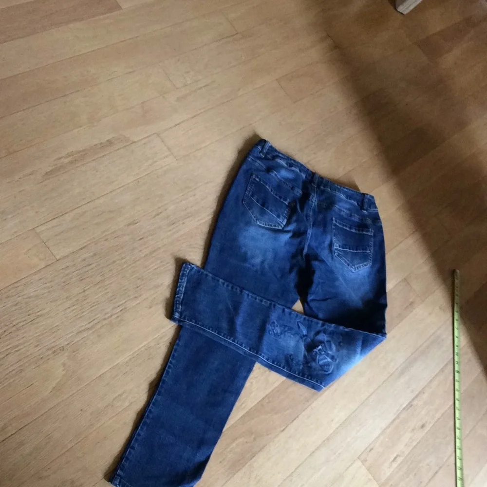 EUC Eric skinny jeans w/blue floral embroidery - Picture 3 of 12